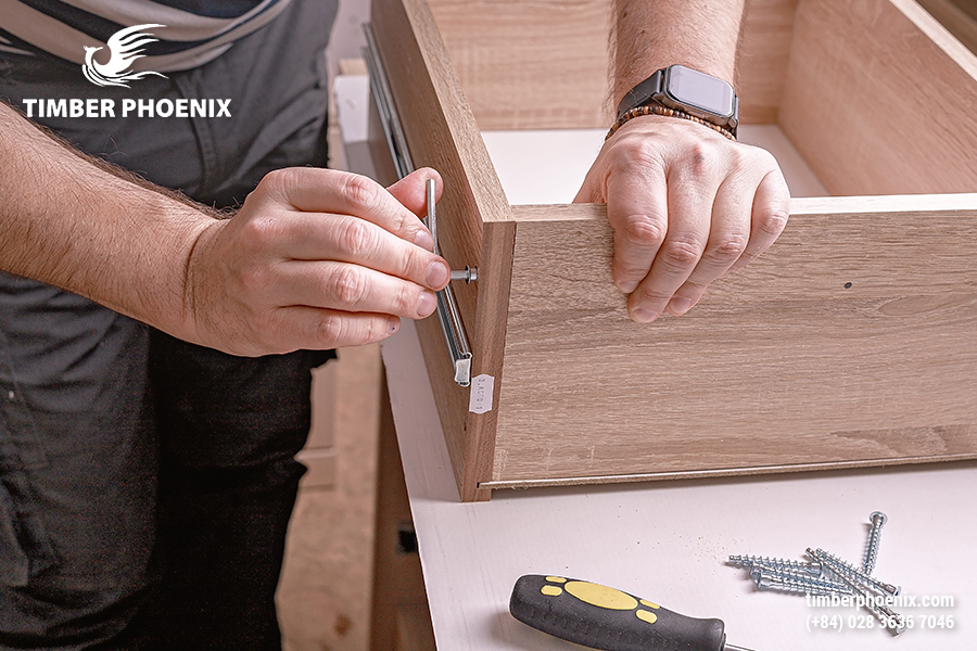 Tìm hiểu các bước trong quy trình hoàn thiện và bảo vệ gỗ.